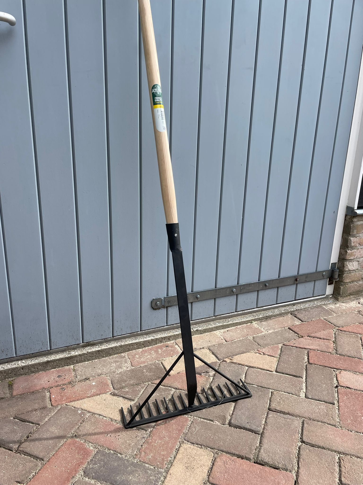 Asfalthark ATLAS Versterkt 16-tands – Essenhouten Steel 130 cm